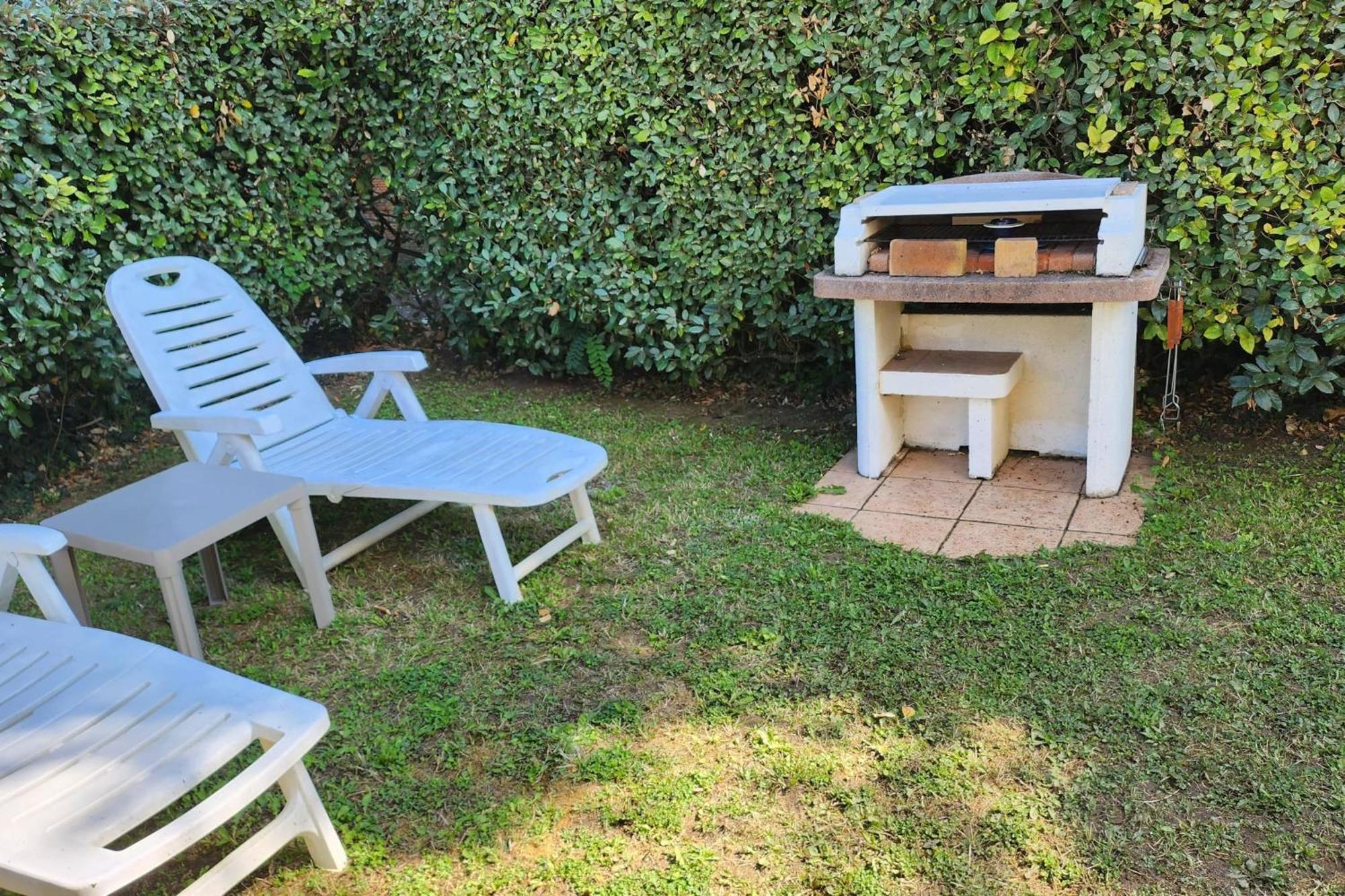 House With Garden And Barbecue In Holiday home